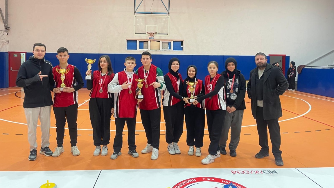 Balıköy Anadolu Lisesi Curling Takımları Büyük Başarıya İmza Attı